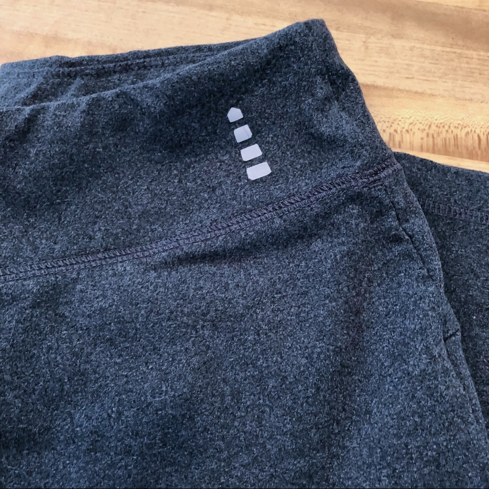 3/$20 Lands’ End Grey Active Yoga Pants Size Small - Picture 2 of 4